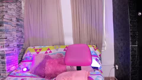Snapshot of kittyqueen01 chatting on 03-08-25, 04:28 Tatiana Guerrero online show from 03-08-25, 04:28