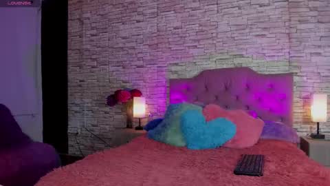 Snapshot of kittyqueen01 chatting on 09-17-25, 04:25 Tatiana Guerrero online show from 09-17-25, 04:25