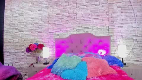 Snapshot of kittyqueen01 chatting on 10-03-25, 02:30 Tatiana Guerrero online show from 10-03-25, 02:30