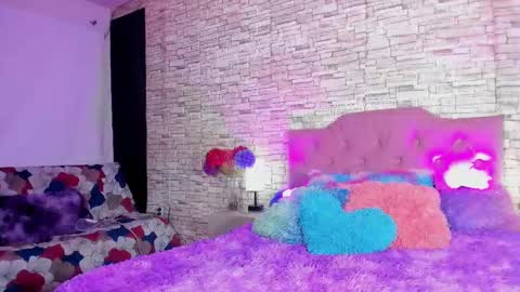 Snapshot of kittyqueen01 chatting on 10-17-25, 01:31 Tatiana Guerrero online show from 10-17-25, 01:31