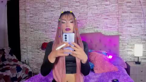 Snapshot of kittyqueen01 chatting on 10-21-25, 05:19 Tatiana Guerrero online show from 10-21-25, 05:19