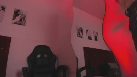 Snapshot of kittystar18 chatting on 05-21-26, 06:48 kitty online show from 05-21-26, 06:48