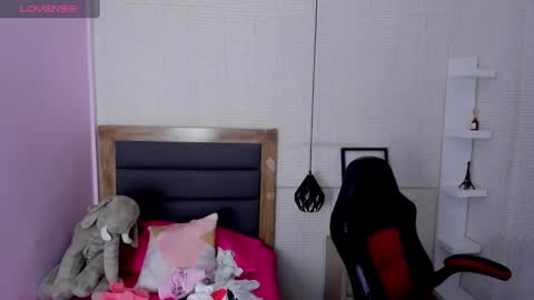  K I T T  Y  online show from 01-21-25, 07:06