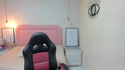  K I T T  Y  online show from 10-03-25, 11:40