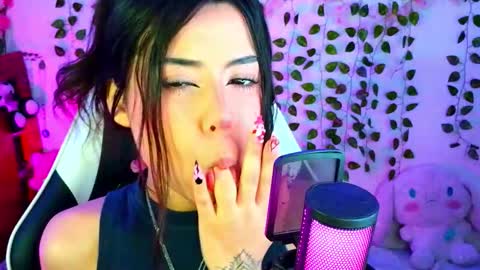 Snapshot of kittyuwu_ chatting on 10-23-25, 10:25 Kittyuwu online show from 10-23-25, 10:25