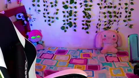 Snapshot of kittyuwu_ chatting on 11-19-25, 07:14 Kittyuwu online show from 11-19-25, 07:14