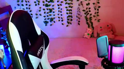 Snapshot of kittyuwu_ chatting on 01-07-26, 08:00 Kittyuwu online show from 01-07-26, 08:00