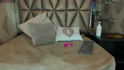 kittyvelvet_ online show from 03-11-25, 03:02