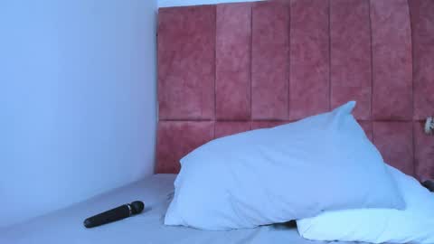 K I T T Y M I L K  online show from 01-07-26, 07:49