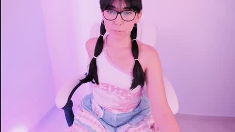 Snapshot of kiwi____ chatting on 01-18-26, 10:13 Little piece of fruit online show from 01-18-26, 10:13