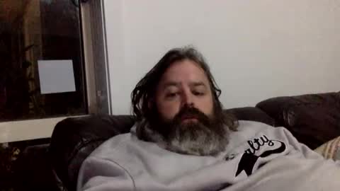 Kiwiabroad online show from 10-25-25, 01:29