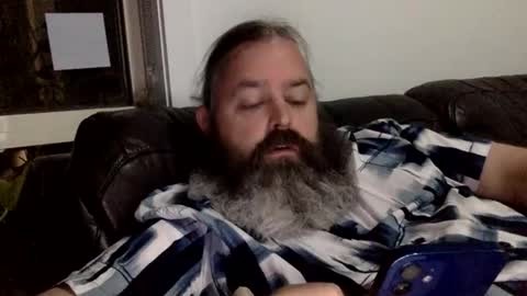 Kiwiabroad online show from 12-20-25, 02:57