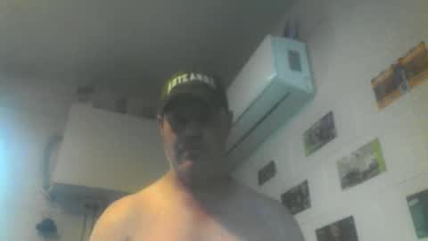 Snapshot of kiwiguy19773 chatting on 04-05-26, 03:36 kiwiguy19773 online show from 04-05-26, 03:36