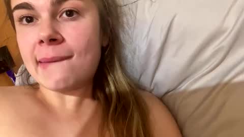 Snapshot of kiwihoneys69 chatting on 12-18-25, 11:49 kiwihoneys69 online show from 12-18-25, 11:49