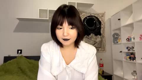 Snapshot of kizziequiroz chatting on 02-10-26, 10:19 Luna online show from 02-10-26, 10:19