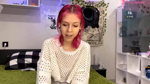 Snapshot of kizziequiroz chatting on 02-25-26, 07:45 Luna online show from 02-25-26, 07:45