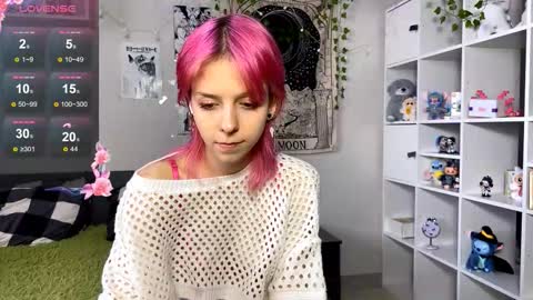 Snapshot of kizziequiroz chatting on 03-11-26, 10:10 Luna online show from 03-11-26, 10:10