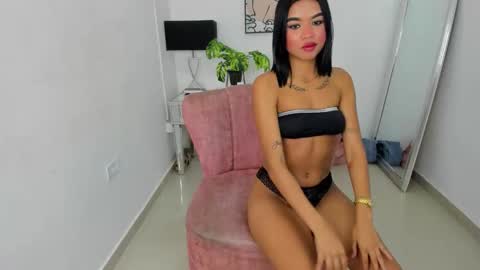 Snapshot of kizzy_olsson chatting on 03-25-26, 05:02 Katherine online show from 03-25-26, 05:02