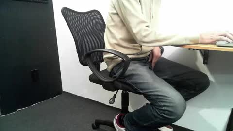 Snapshot of klein_jeremy chatting on 12-24-24, 12:33 Jeremyz online show from 12-24-24, 12:33