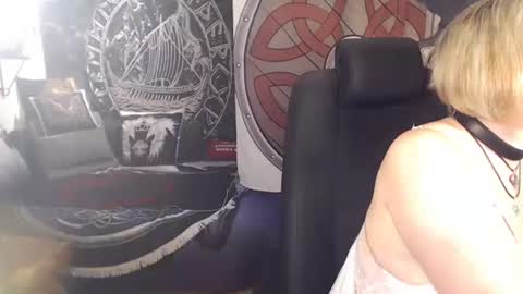 Snapshot of kleiner_teufel chatting on 02-25-25, 08:03 Michelle online show from 02-25-25, 08:03