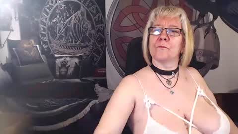 Snapshot of kleiner_teufel chatting on 02-26-25, 05:28 Michelle online show from 02-26-25, 05:28