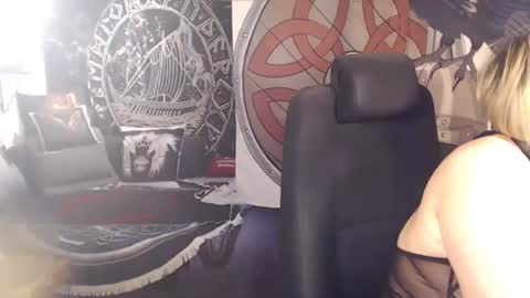 Snapshot of kleiner_teufel chatting on 02-28-25, 10:52 Michelle online show from 02-28-25, 10:52