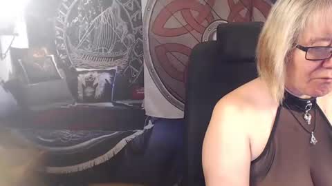 Snapshot of kleiner_teufel chatting on 03-04-25, 08:02 Michelle online show from 03-04-25, 08:02