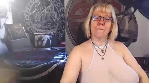 Snapshot of kleiner_teufel chatting on 03-05-25, 12:44 Michelle online show from 03-05-25, 12:44