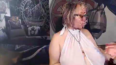 Snapshot of kleiner_teufel chatting on 10-01-25, 06:19 Michelle online show from 10-01-25, 06:19