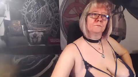 Snapshot of kleiner_teufel chatting on 10-29-25, 07:37 Michelle online show from 10-29-25, 07:37