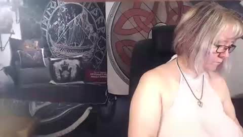 Snapshot of kleiner_teufel chatting on 11-17-25, 07:47 Michelle online show from 11-17-25, 07:47