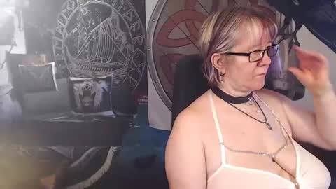 Snapshot of kleiner_teufel chatting on 06-17-26, 04:48 Michelle online show from 06-17-26, 04:48