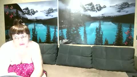 Snapshot of kleosnow chatting on 09-23-25, 08:39 Kleosnow online show from 09-23-25, 08:39