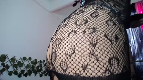 Snapshot of klie_blue09 chatting on 12-16-24, 06:27 Katherin online show from 12-16-24, 06:27