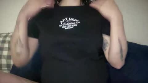 Snapshot of knextdoor chatting on 10-15-25, 11:27 knextdoor online show from 10-15-25, 11:27