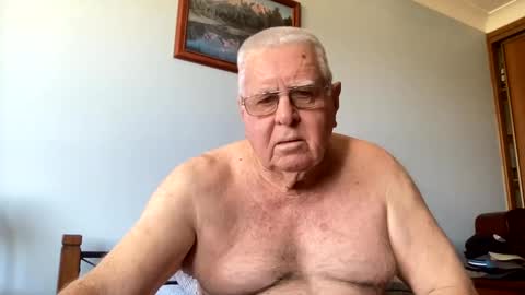 Aussiedude online show from 01-06-25, 01:31