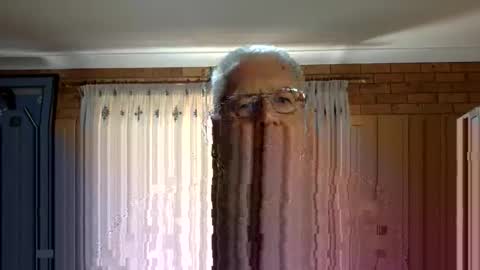 Snapshot of knights2001 chatting on 01-12-26, 04:50 Aussiedude online show from 01-12-26, 04:50