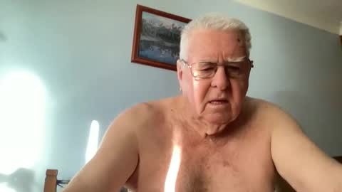 Snapshot of knights2001 chatting on 01-13-26, 08:58 Aussiedude online show from 01-13-26, 08:58