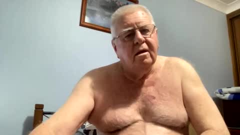 Snapshot of knights2001 chatting on 03-15-26, 10:32 Aussiedude online show from 03-15-26, 10:32