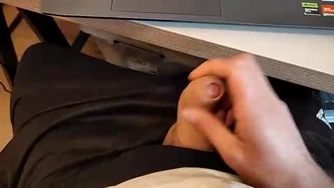 Snapshot of knilbonk chatting on 11-06-25, 09:43 knilbonk online show from 11-06-25, 09:43