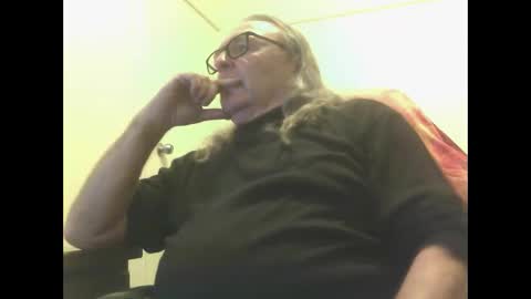 Snapshot of knobout chatting on 06-11-26, 08:12 knobout online show from 06-11-26, 08:12
