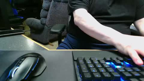 Snapshot of kodiak1974 chatting on 11-30-25, 03:27 Kodiak1974 online show from 11-30-25, 03:27