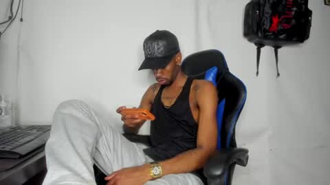 Snapshot of kofi_exotic_ chatting on 05-21-26, 02:18 kofi online show from 05-21-26, 02:18