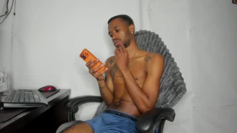 Snapshot of kofi_exotic_ chatting on 05-21-26, 04:25 kofi online show from 05-21-26, 04:25