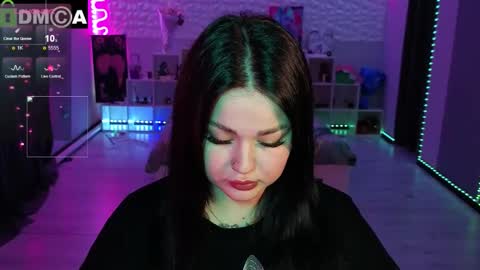 Mia online show from 04-09-26, 05:51