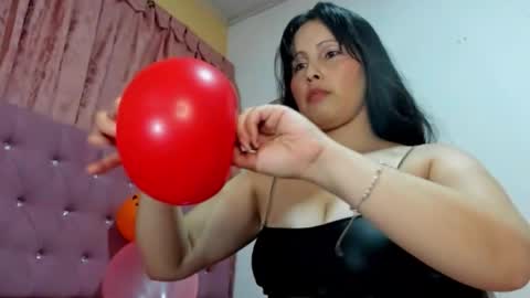 Snapshot of konie_hot chatting on 10-11-25, 02:11 konie Diaz online show from 10-11-25, 02:11