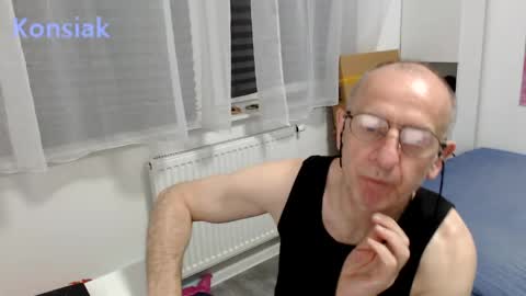 Snapshot of konsiak chatting on 05-16-26, 06:50 Komsiak online show from 05-16-26, 06:50