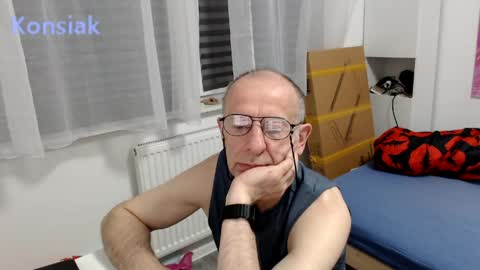 Snapshot of konsiak chatting on 05-18-26, 06:47 Komsiak online show from 05-18-26, 06:47