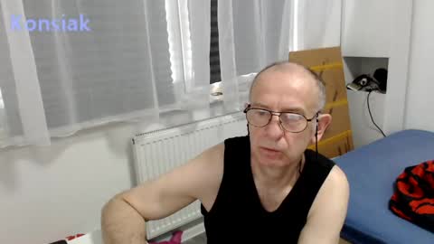 Snapshot of konsiak chatting on 05-23-26, 07:02 Komsiak online show from 05-23-26, 07:02