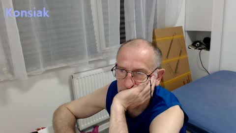 Snapshot of konsiak chatting on 05-26-26, 08:38 Komsiak online show from 05-26-26, 08:38